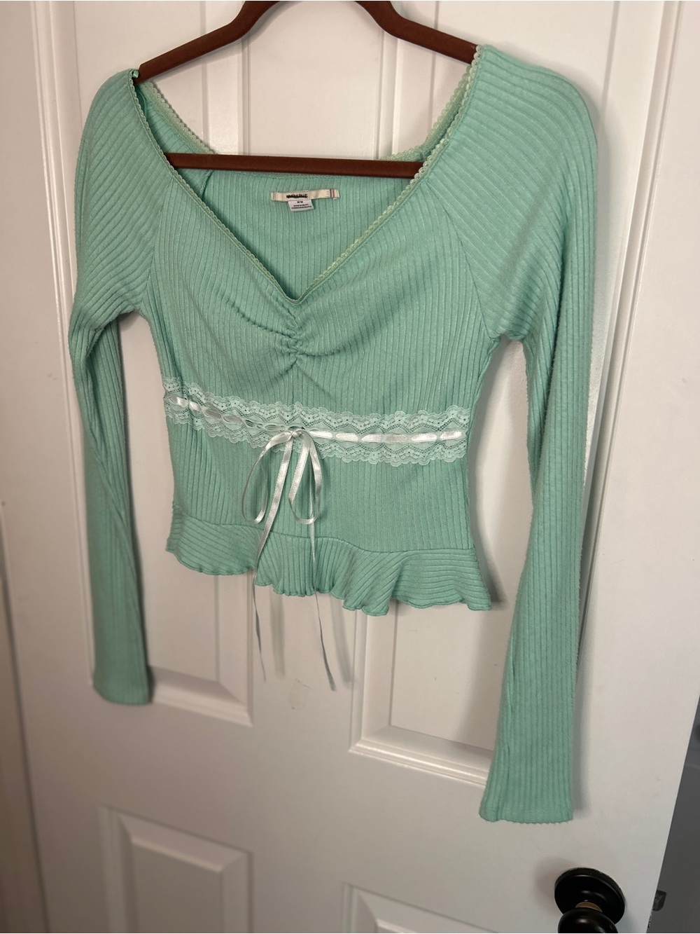 Ribbed Kimchiblue V-Neck Lace-Trim Cropper Long Sleeve Top - Mint - Medium